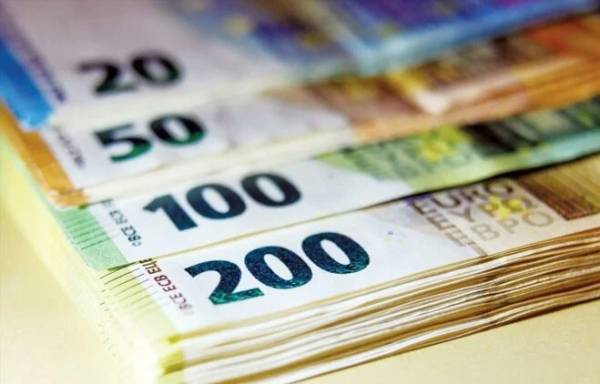 Με εμβόλιμη πληρωμή στο τέλος Μαρτίου το έκτακτο επίδομα 350 ευρώ σε συνταξιούχους