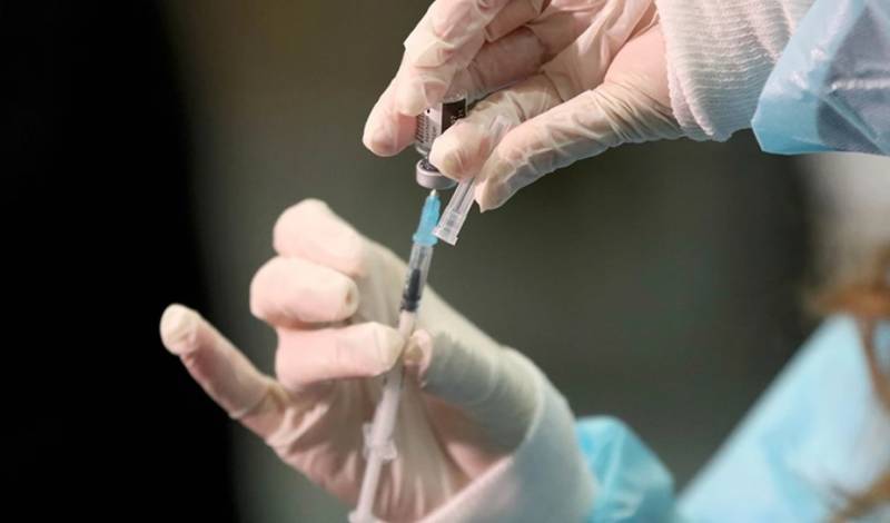 Πιερρακάκης: Πάνω από 1,5 εκατομμύριο συμπολίτες μας έχουν εμβολιαστεί με τουλάχιστον μια δόση