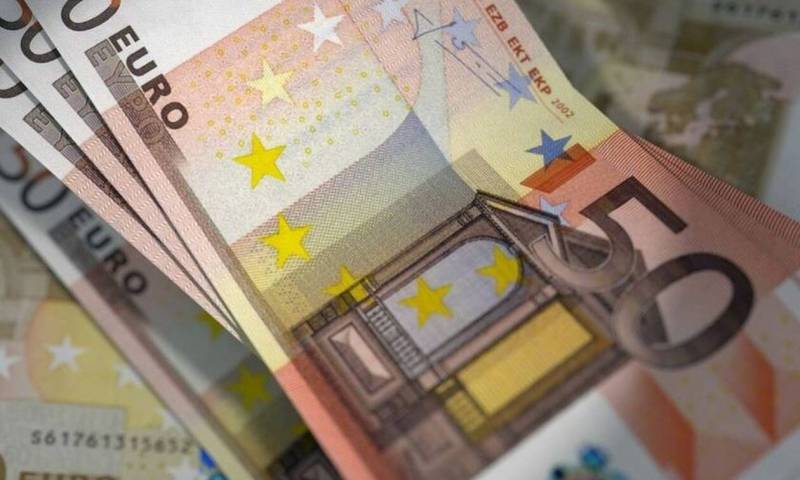 Σήμερα η πρώτη φάση καταβολής της αποζημίωσης ειδικού σκοπού των 800 ευρώ