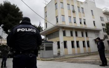 Αναστέλλονται όλες οι άδειες των αστυνομικών υπό τον φόβο επιθέσεων σε πολίτες που βγάζουν λεφτά από τα ΑΤΜ