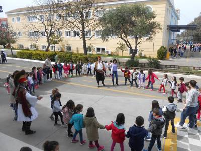 Εορταστικές εκδηλώσεις στα Εκπαιδευτήρια Μπουγά