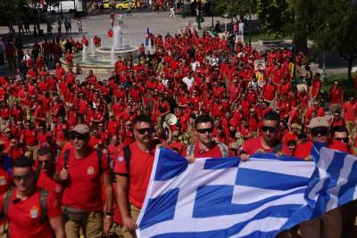 Μαζική διαδήλωση εποχικών πυροσβεστών στο Σύνταγμα (βίντεο)