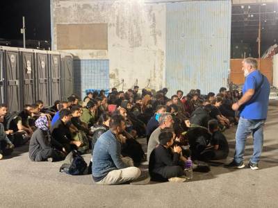 Στο λιμάνι της Καλαμάτας 81 μετανάστες