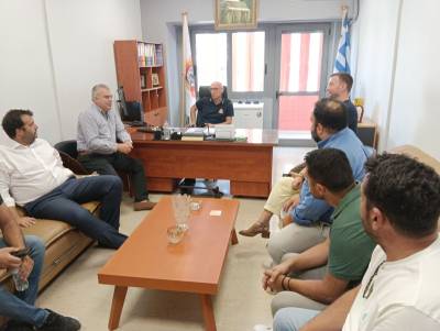 Κλιμάκιο του ΠΑΣΟΚ με τον Ανδρέα Πουλά στη Μεσσηνία: Κατέγραψαν τα προβλήματα στις πυροσβεστικές υπηρεσίες