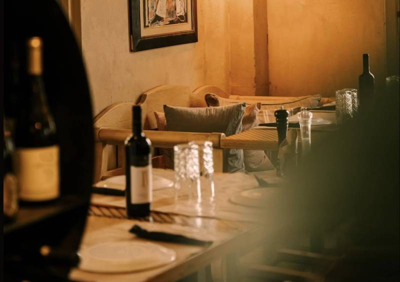 Κρασί &amp; Αποστάγματα: Η Τέχνη της Απόλαυσης στις Παραστιές