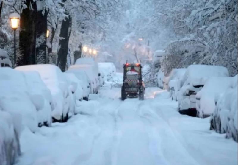 Χιονόπτωση ρεκόρ στο Μόναχο: Χιλιάδες νοικοκυριά στο σκοτάδι (Βίντεο)