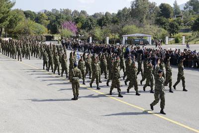 Δεν κλείνει επισήμως το στρατόπεδο της Καλαμάτας - Ορκίστηκαν 397 νεοσύλλεκτοι (βίντεο-φωτογραφίες)