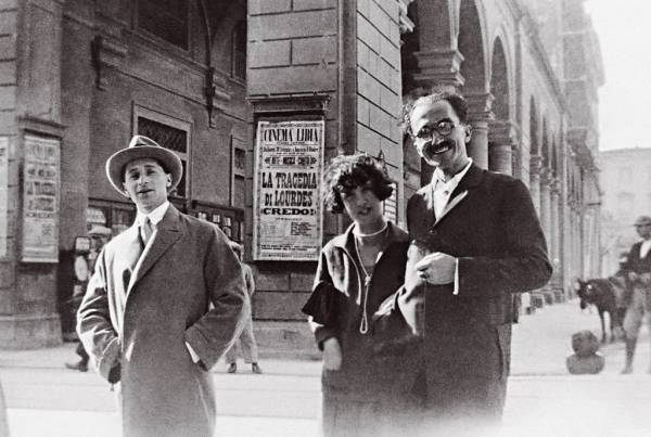Ο Νίκος Καζαντζάκης με την Edvige Levi και τον αδελφό της Doro Levi στη Φλωρεντία. Οκτώβριος 1926