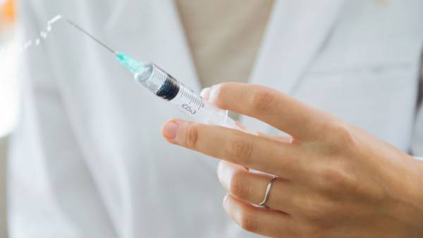 «Φράκαρε» το σύστημα για εμβόλια στους άνω των 75