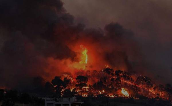 Πυρκαγιές: Προς εκκένωση χωριό στην Ηλεία - Κατάσταση έκτακτης ανάγκης σε πέντε κοινότητες