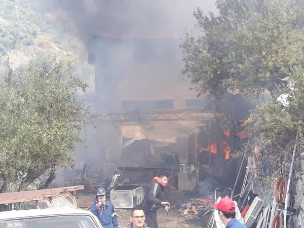 Καλαμάτα: Καταστράφηκε σπίτι από πυρκαγιά στα Γιαννιτσάνικα (βίντεο)