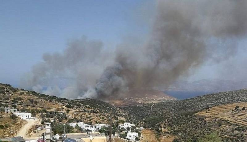 Φωτιά στην Πάρο: Σε ύφεση το πύρινο μέτωπο, φτάνουν και άλλες ενισχύσεις