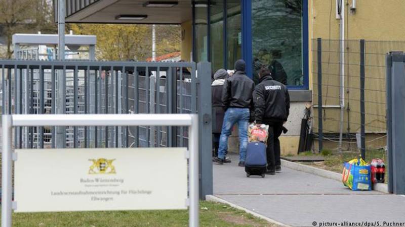 Γερμανία: Η αστυνομία πραγματοποίησε έφοδο σε άσυλο μεταναστών έπειτα από βίαια επεισόδια