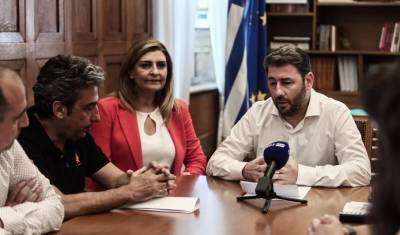 Ανδρουλάκης: Έχουμε χρέος να μην ξεχάσουμε την τραγωδία στα Τέμπη