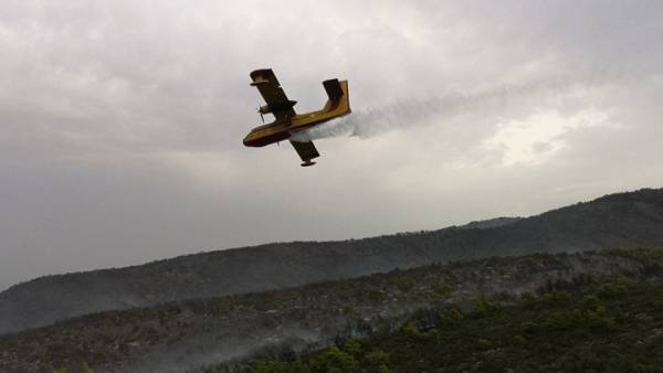 Συνεχίζεται η μάχη για την κατάσβεση της πυρκαγιάς στις Βολίμες Ζακύνθου