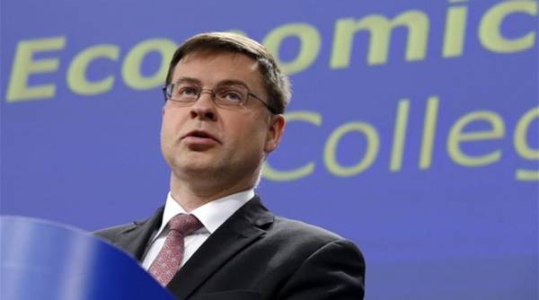 Ντομπρόβσκις: Η Ελλάδα παραμένει στο ευρώ