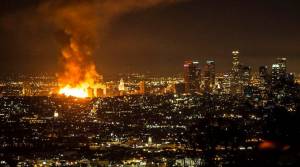 Μεγάλη πυρκαγιά στο Λος Αντζελες (βίντεο)