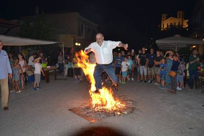 Αναψαν φωτιές στην Ανω Πόλη Κυπαρισσσίας
