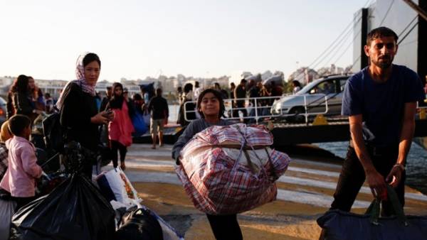 Στο λιμάνι του Πειραιά το πλοίο «Διαγόρας» με 168 μετανάστες και πρόσφυγες από Μυτιλήνη και Χίο