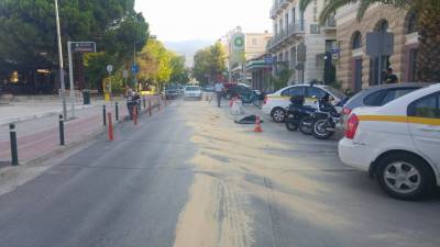 Δρόμοι στο κέντρο της Καλαμάτας γέμισαν λάδια (βίντεο)