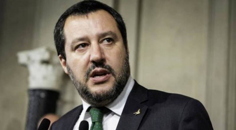 Ιταλία: «Δεν θα ρίξω την κυβέρνηση εξαιτίας των γκάλοπ», λέει στους οπαδούς του ο Ματτέο Σαλβίνι