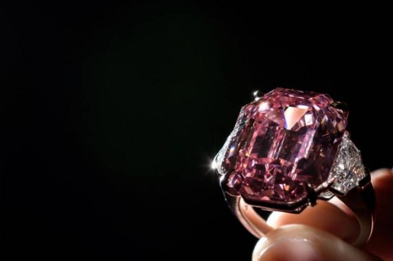 Το σπάνιο διαμάντι &quot;Pink Legacy&quot; βγαίνει στο σφυρί (Βίντεο)