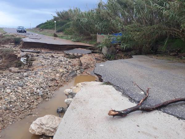 Εικόνες αποκάλυψης στην Τριφυλία: Καταστροφές και πλημμυρισμένα υπόγεια (φωτογραφίες)