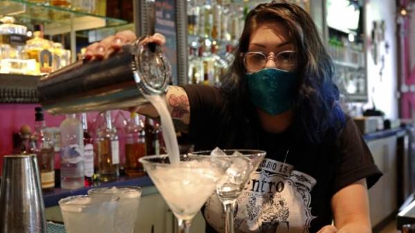 Covid-19: Κλείνουν τα μπαρ στο Λος Αντζελες εξαιτίας των κρουσμάτων