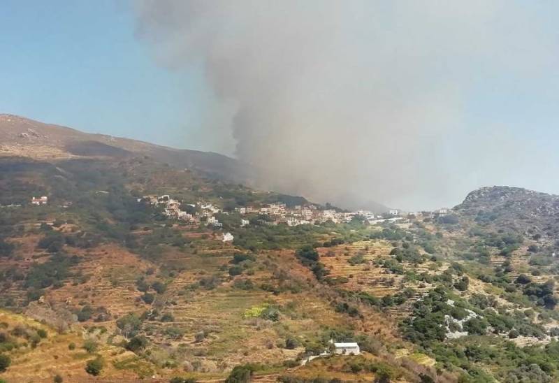 Πυρκαγιά σε χαμηλή βλάστηση στη Νάξο