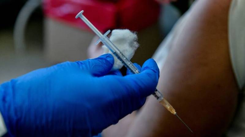Κορονοϊός: Ξεκινούν οι εμβολιασμοί με τα επικαιροποιημένα εμβόλια