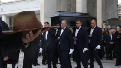 Τελευταίο «αντίο» στον Βασίλη Βασιλικό (Βίντεο)