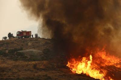 Φωτιά στην Κορινθία: Κάηκαν 50.000 στρέμματα - Μάχη με τις αναζωπυρώσεις (βίντεο)