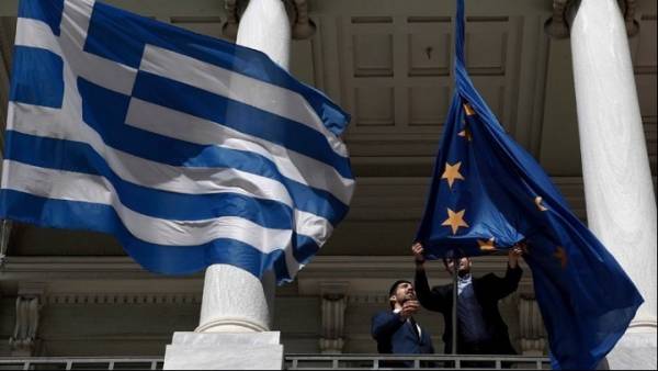 Le Monde: Η Ελλάδα ξαναγεννιέται από τις στάχτες της