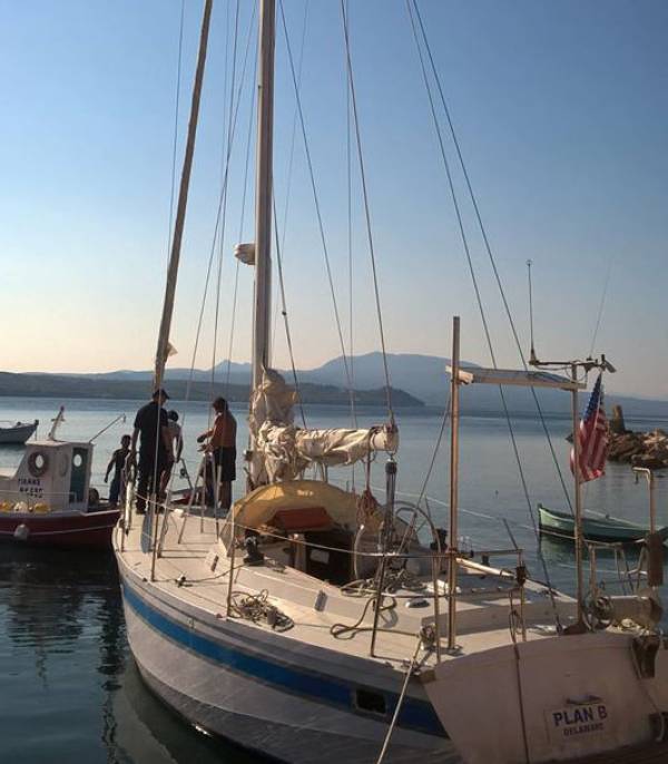 Στην Κορώνη οι 28 μετανάστες, που βρέθηκαν πάνω στο Βενέτικο (βίντεο)