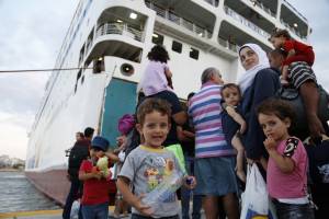 Περίπου 200.000 πρόσφυγες και μετανάστες έχουν διέλθει από τα ελληνικά νησιά