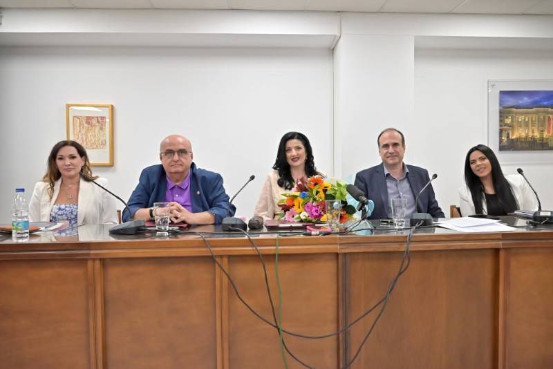 «Αλφαβητικές Πολιτείες» της Πηνελόπης Λαμπούση: Πλήθος κόσμου στην παρουσίαση του βιβλίου στην Πάτρα
