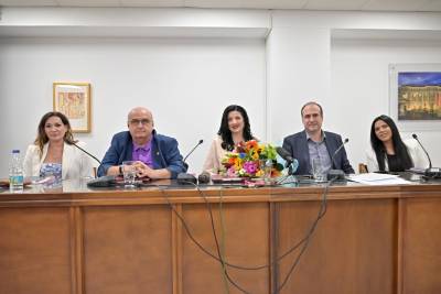 «Αλφαβητικές Πολιτείες» της Πηνελόπης Λαμπούση: Πλήθος κόσμου στην παρουσίαση του βιβλίου στην Πάτρα