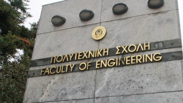 Θεσσαλονίκη: Ξήλωσαν σιδερένια πόρτα από την πολυτεχνική σχολή του ΑΠΘ