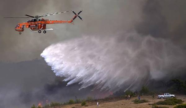 Φωτιά στα Λάβαρα Σουφλίου - Δύο αεροσκάφη και ένα ελικόπτερο στη μάχη με τις φλόγες