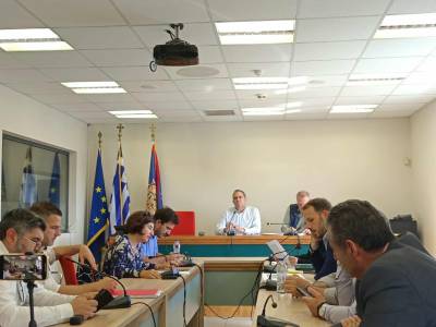 Δημοτική Επιτροπή Καλαμάτας: Στο &quot;μικροσκόπιο&quot; γάλα, αθλητικές εγκαταστάσεις και... αλμυρός φωτισμός