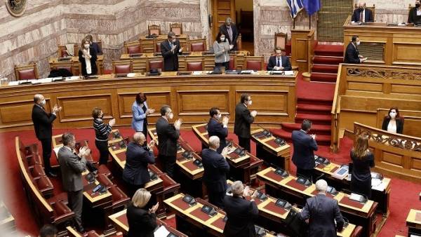 Βουλή: Κατά πλειοψηφία ψηφίσθηκε το ν/σχ του υπουργείου Παιδείας