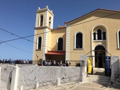 Γιορτάζει σήμερα η Κυπαρισσία - Δεν έγινε η λιτανεία λόγω περιοριστικών μέτρων (φωτογραφίες)