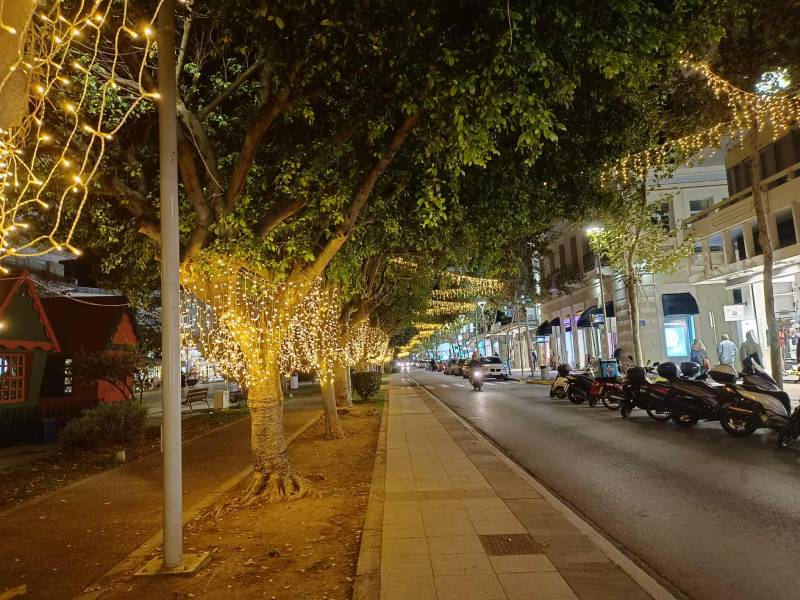 Καλαμάτα: Ολοκληρώνεται η τοποθέτηση του διακόσμου στο κέντρο - «Επαναπατρίστηκε» η φάτνη