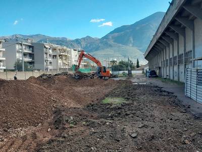 Ξεκίνησαν οι εργασίες για το κλειστό προπονητήριο στο Δημοτικό Στάδιο Καλαμάτας (βίντεο)