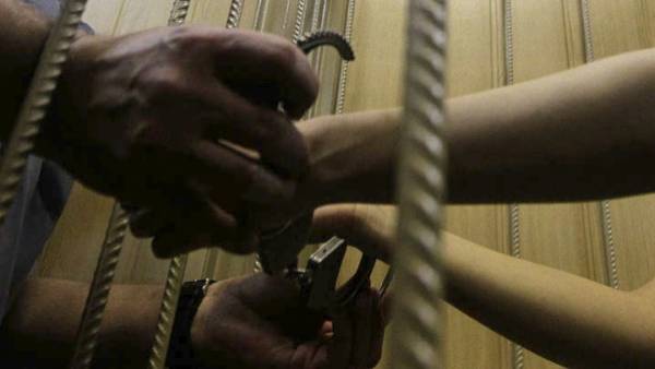 Ηράκλειο: Προσωρινά κρατούμενη η 38χρονη για την επίθεση με το καυστικό υγρό
