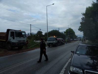 Μεγάλη διαρροή καυσίμων στην Κυπαρισσία: Καραμπόλα 5 οχημάτων στο Μεμί