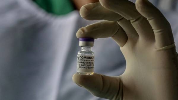 NYT: Το εμβόλιο της Pfizer θα εξασφαλίσει πλήρη έγκριση τον Σεπτέμβρη