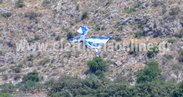Καταστράφηκε η τεράστια ελληνική σημαία στην πλαγιά της Βέργας