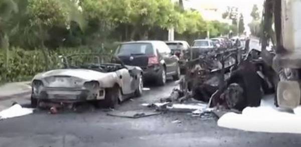 Βουλιαγμένη: Εκρήξεις και φωτιά μετά από σύγκρουση απορριμματοφόρου με ταξί