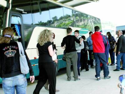 Η Λαϊκή Συσπείρωση Πελοποννήσου για τη μεταφορά των μαθητών